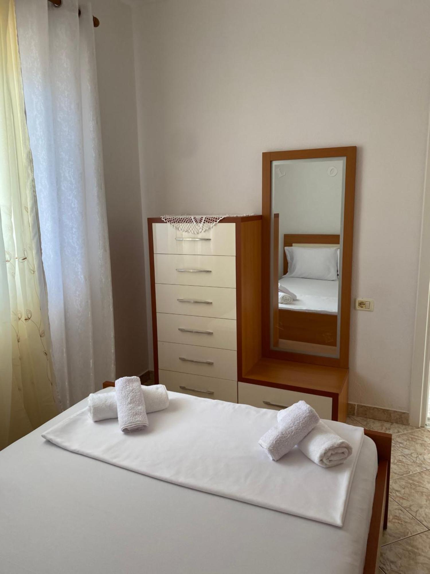Apartaments Rraku Sarandë Eksteriør billede